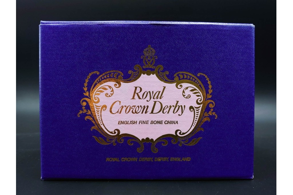 イギリス　ROYAL CROWN DERBY(ロイヤルクラウンダービー)　あでやかな馬と鶏モチーフのペーパーウェイト2点セット　外箱付き　(R-085967)