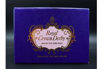 イギリス　ROYAL CROWN DERBY(ロイヤルクラウンダービー)　あでやかな馬と鶏モチーフのペーパーウェイト2点セット　外箱付き　(R-085967)