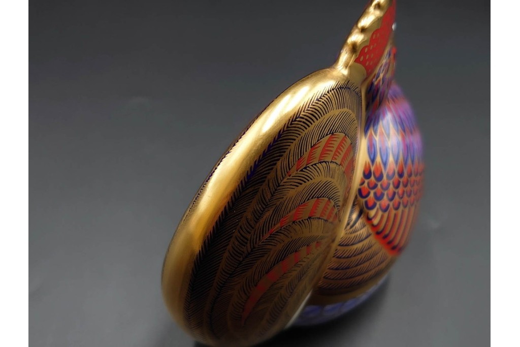 イギリス　ROYAL CROWN DERBY(ロイヤルクラウンダービー)　あでやかな馬と鶏モチーフのペーパーウェイト2点セット　外箱付き　(R-085967)