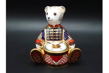 イギリス　ROYAL CROWN DERBY(ロイヤルクラウンダービー)　優美なドンキー(ロバ)とドラマーベアのペーパーウェイト2点セット　外箱付き　(R-085968)