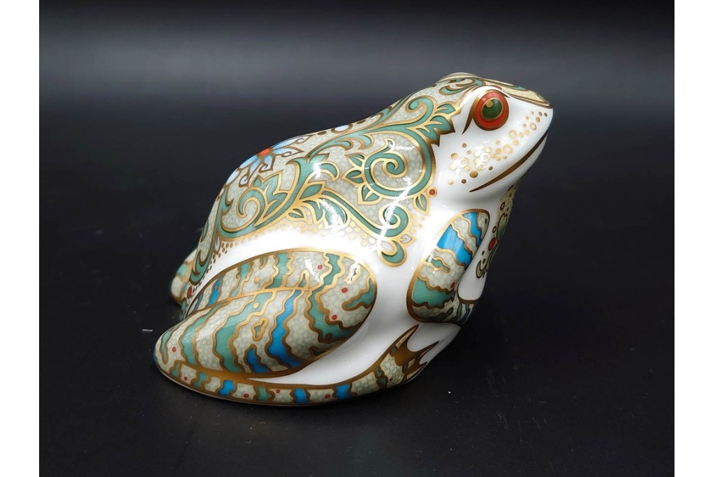 イギリス　ROYAL CROWN DERBY(ロイヤルクラウンダービー)　750個限定　金彩が華やかな羊とマーシュフロッグのペーパーウェイト2点セット　外箱付き　(R-085969)