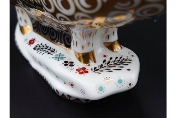 イギリス　ROYAL CROWN DERBY(ロイヤルクラウンダービー)　750個限定　金彩が華やかな羊とマーシュフロッグのペーパーウェイト2点セット　外箱付き　(R-085969)