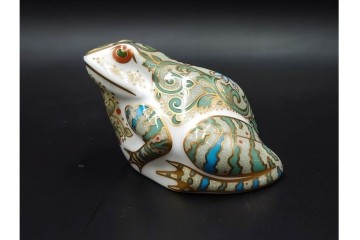 イギリス　ROYAL CROWN DERBY(ロイヤルクラウンダービー)　750個限定　金彩が華やかな羊とマーシュフロッグのペーパーウェイト2点セット　外箱付き　(R-085969)