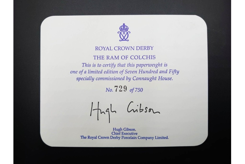 イギリス　ROYAL CROWN DERBY(ロイヤルクラウンダービー)　750個限定　金彩が華やかな羊とマーシュフロッグのペーパーウェイト2点セット　外箱付き　(R-085969)