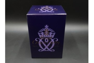 イギリス　ROYAL CROWN DERBY(ロイヤルクラウンダービー)　750個限定　金彩が華やかな羊とマーシュフロッグのペーパーウェイト2点セット　外箱付き　(R-085969)