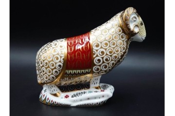 イギリス　ROYAL CROWN DERBY(ロイヤルクラウンダービー)　750個限定　金彩が華やかな羊とマーシュフロッグのペーパーウェイト2点セット　外箱付き　(R-085969)