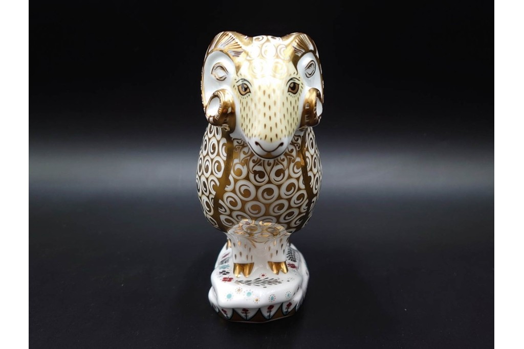 イギリス　ROYAL CROWN DERBY(ロイヤルクラウンダービー)　750個限定　金彩が華やかな羊とマーシュフロッグのペーパーウェイト2点セット　外箱付き　(R-085969)