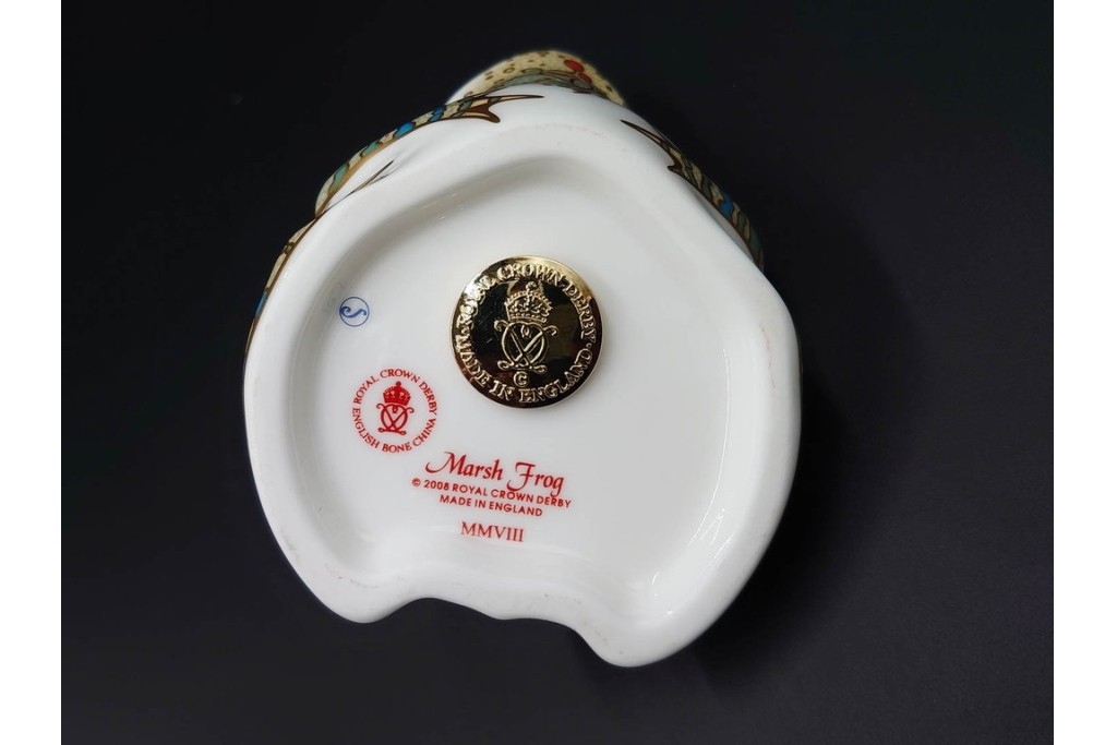 イギリス　ROYAL CROWN DERBY(ロイヤルクラウンダービー)　750個限定　金彩が華やかな羊とマーシュフロッグのペーパーウェイト2点セット　外箱付き　(R-085969)