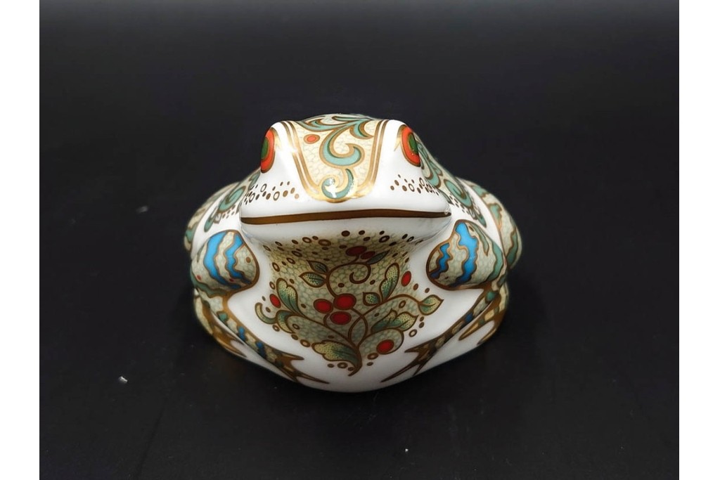 イギリス　ROYAL CROWN DERBY(ロイヤルクラウンダービー)　750個限定　金彩が華やかな羊とマーシュフロッグのペーパーウェイト2点セット　外箱付き　(R-085969)