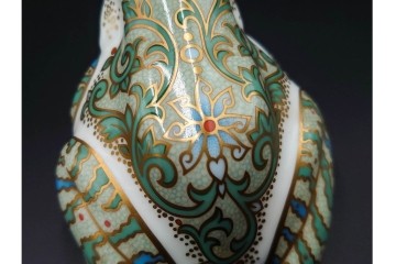 イギリス　ROYAL CROWN DERBY(ロイヤルクラウンダービー)　750個限定　金彩が華やかな羊とマーシュフロッグのペーパーウェイト2点セット　外箱付き　(R-085969)