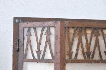 和製アンティーク　直線を組み合わせた幾何学意匠のウォールライトカバー2点　(R-085970)