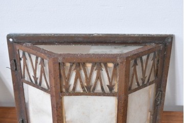 和製アンティーク　直線を組み合わせた幾何学意匠のウォールライトカバー2点　(R-085970)