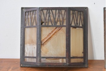 和製アンティーク　直線を組み合わせた幾何学意匠のウォールライトカバー2点　(R-085970)