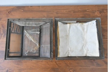 和製アンティーク　直線を組み合わせた幾何学意匠のウォールライトカバー2点　(R-085970)