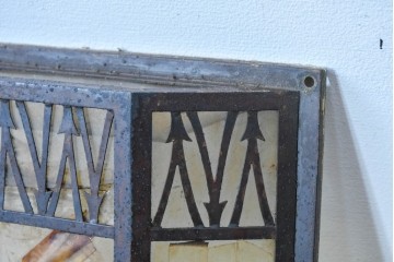 和製アンティーク　直線を組み合わせた幾何学意匠のウォールライトカバー2点　(R-085970)