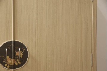 中古　衣装盆7杯付き　花文をあしらった取手装飾が優美な加茂桐箪笥　(R-085971)