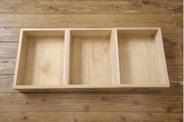 中古　衣装盆7杯付き　花文をあしらった取手装飾が優美な加茂桐箪笥　(R-085971)