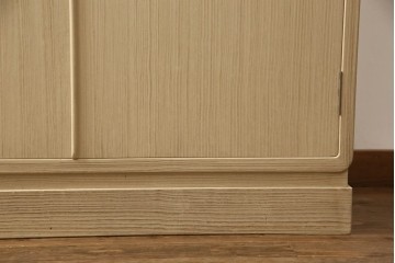 中古　衣装盆7杯付き　花文をあしらった取手装飾が優美な加茂桐箪笥　(R-085971)