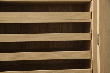 中古　衣装盆7杯付き　花文をあしらった取手装飾が優美な加茂桐箪笥　(R-085971)