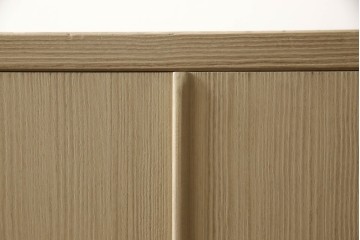 中古　衣装盆7杯付き　花文をあしらった取手装飾が優美な加茂桐箪笥　(R-085971)