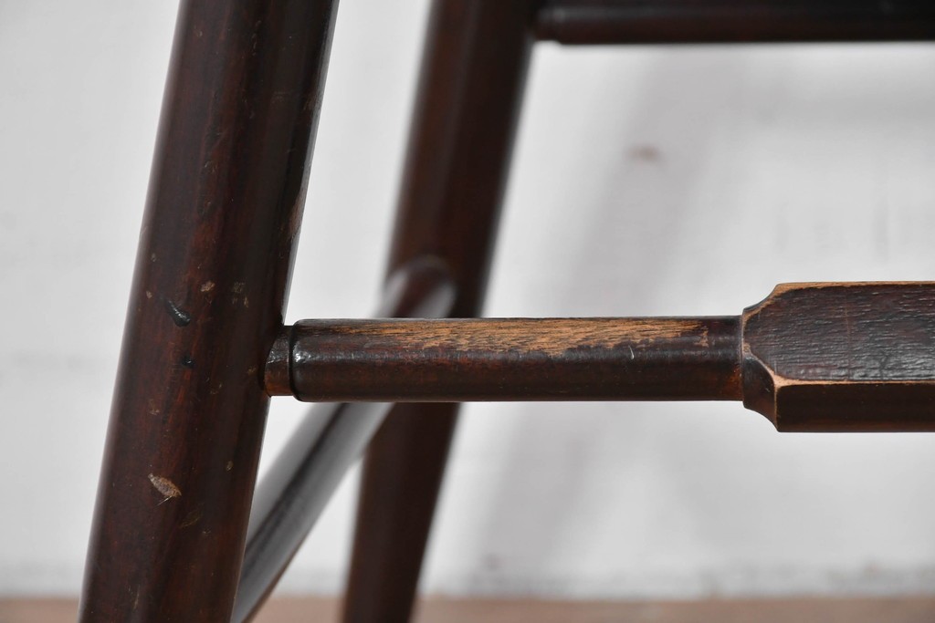 中古　松本民芸家具　背もたれの意匠が美しいA型サムバックチェア　定価約14万円　(R-085977)