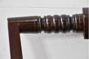 中古　松本民芸家具　背もたれの意匠が美しいA型サムバックチェア　定価約14万円　(R-085977)