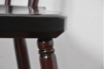 中古　松本民芸家具　背もたれの意匠が美しいA型サムバックチェア　笠木にイニシャル入り　定価約14万円　(R-085978)