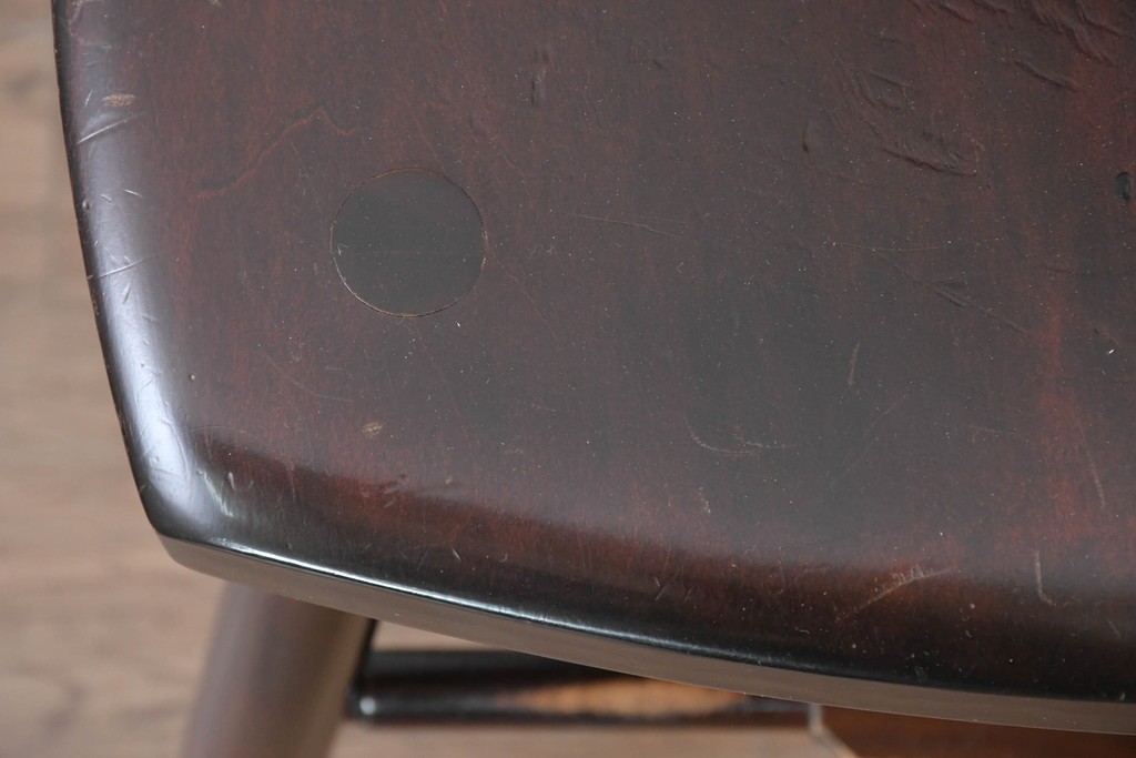 中古　松本民芸家具　背もたれの意匠が美しいA型サムバックチェア　笠木にイニシャル入り　定価約14万円　(R-085978)