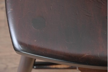 中古　松本民芸家具　背もたれの意匠が美しいA型サムバックチェア　笠木にイニシャル入り　定価約14万円　(R-085978)