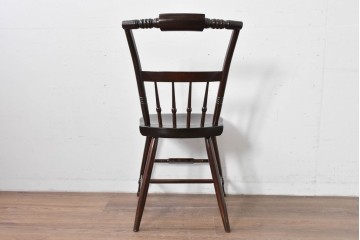 中古　松本民芸家具　背もたれの意匠が美しいA型サムバックチェア　笠木にイニシャル入り　定価約14万円　(R-085978)