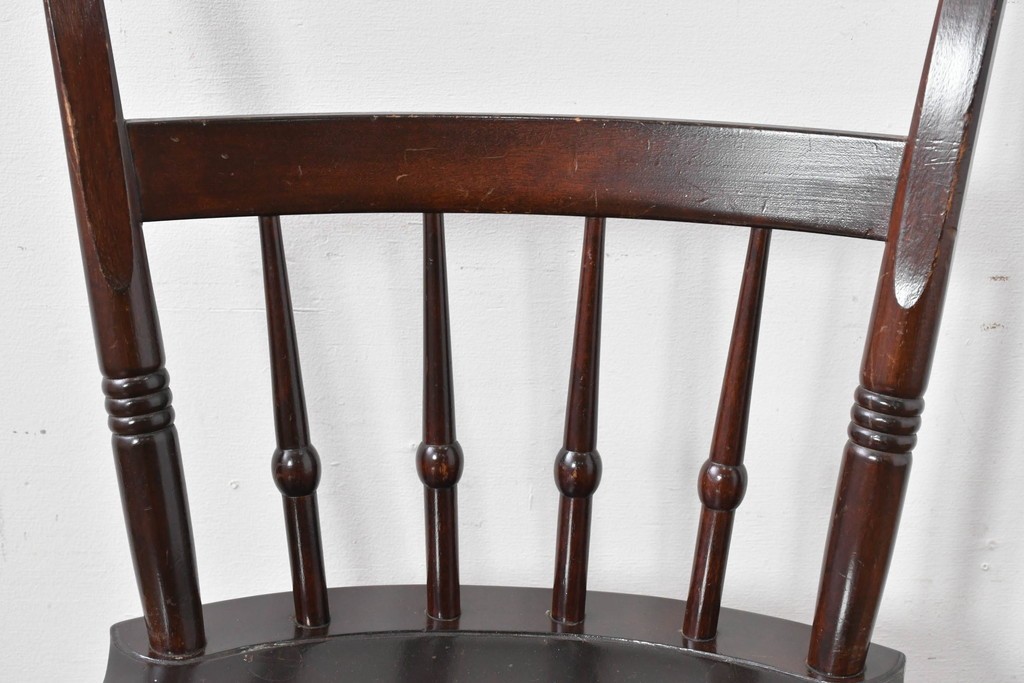 中古　松本民芸家具　背もたれの意匠が美しいA型サムバックチェア　笠木にイニシャル入り　定価約14万円　(R-085978)