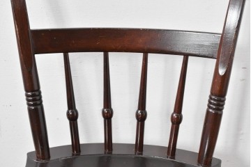 中古　松本民芸家具　背もたれの意匠が美しいA型サムバックチェア　笠木にイニシャル入り　定価約14万円　(R-085978)