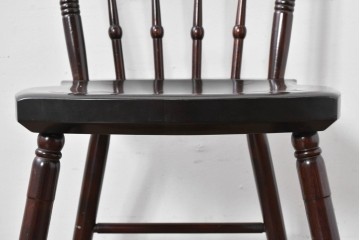 中古　松本民芸家具　背もたれの意匠が美しいA型サムバックチェア　笠木にイニシャル入り　定価約14万円　(R-085978)