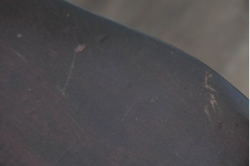 中古　松本民芸家具　背もたれの意匠が美しいA型サムバックチェア　笠木にイニシャル入り　定価約14万円　(R-085978)