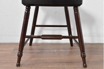 中古　松本民芸家具　背もたれの意匠が美しいA型サムバックチェア　笠木にイニシャル入り　定価約14万円　(R-085978)