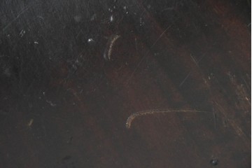 中古　松本民芸家具　背もたれの意匠が美しいA型サムバックチェア　笠木にイニシャル入り　定価約14万円　(R-085978)