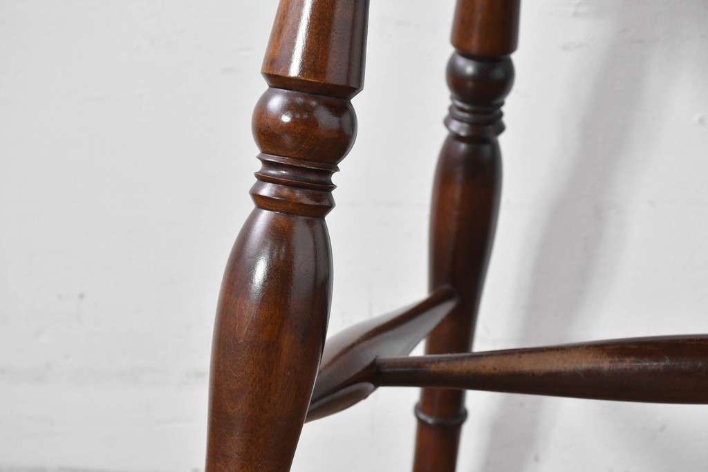 中古　松本民芸家具　背貫の意匠が個性的なB型ワイコムチェア　定価約12万円　(R-085979)