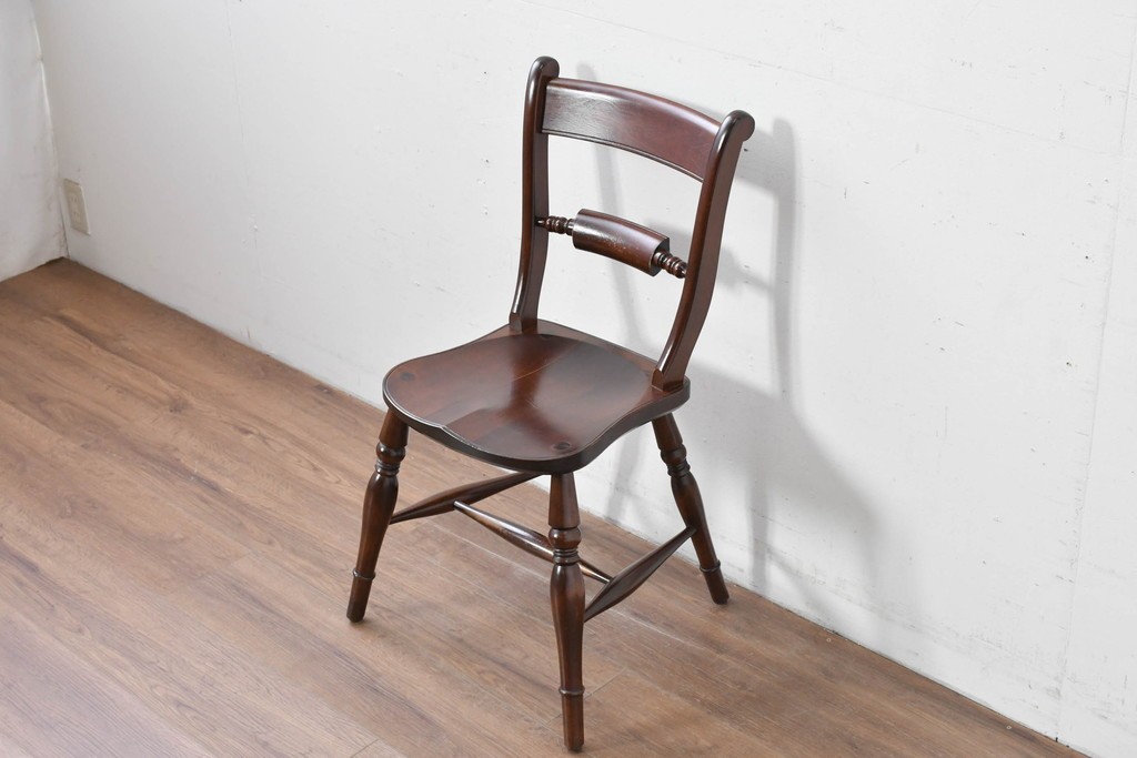 中古　松本民芸家具　背貫の意匠が個性的なB型ワイコムチェア　定価約12万円　(R-085979)