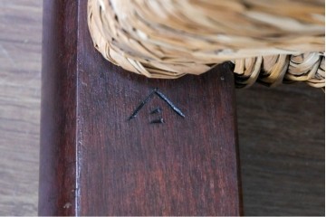 中古　松本民芸家具　ラッシ座面　波打つ背板が特徴の#22型ラダーバックチェア4脚セット　定価(4脚合計)約64万円　(R-085986)