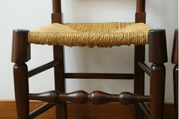 中古　松本民芸家具　ラッシ座面　波打つ背板が特徴の#22型ラダーバックチェア2脚セット　定価(2脚合計)約32万円　(R-085988)