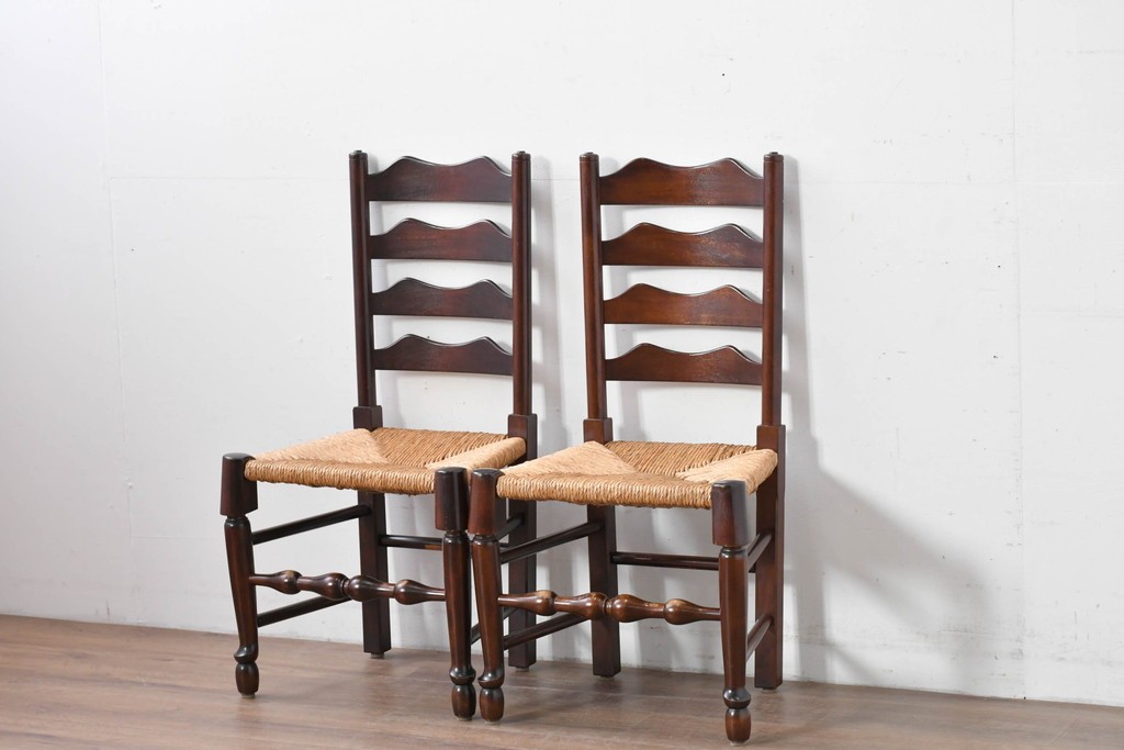 中古　松本民芸家具　ラッシ座面　波打つ背板が特徴の#22型ラダーバックチェア2脚セット　定価(2脚合計)約32万円　(R-085988)