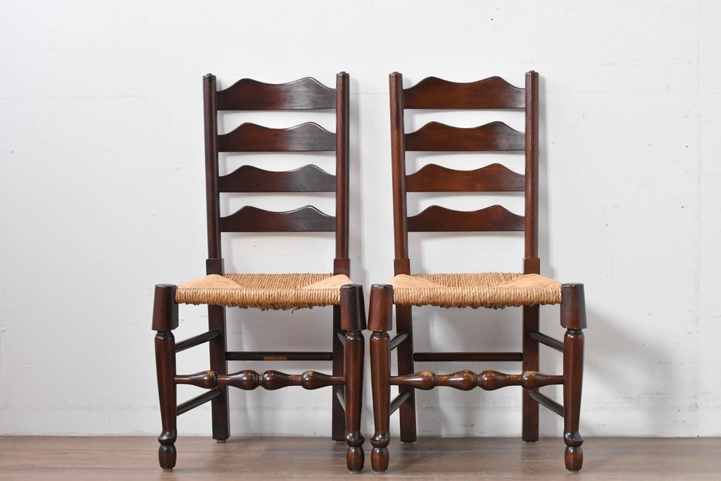 中古　松本民芸家具　ラッシ座面　波打つ背板が特徴の#22型ラダーバックチェア2脚セット　定価(2脚合計)約32万円　(R-085988)