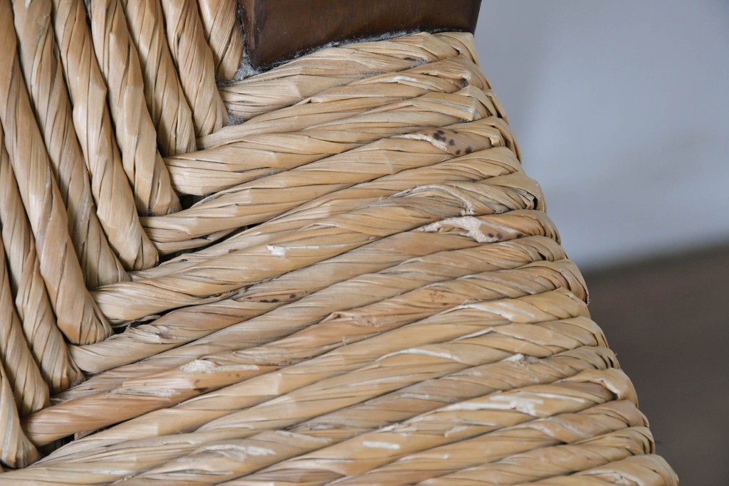 中古　松本民芸家具　ラッシ座面　波打つ背板が特徴の#22型ラダーバックチェア2脚セット　定価(2脚合計)約32万円　(R-085988)