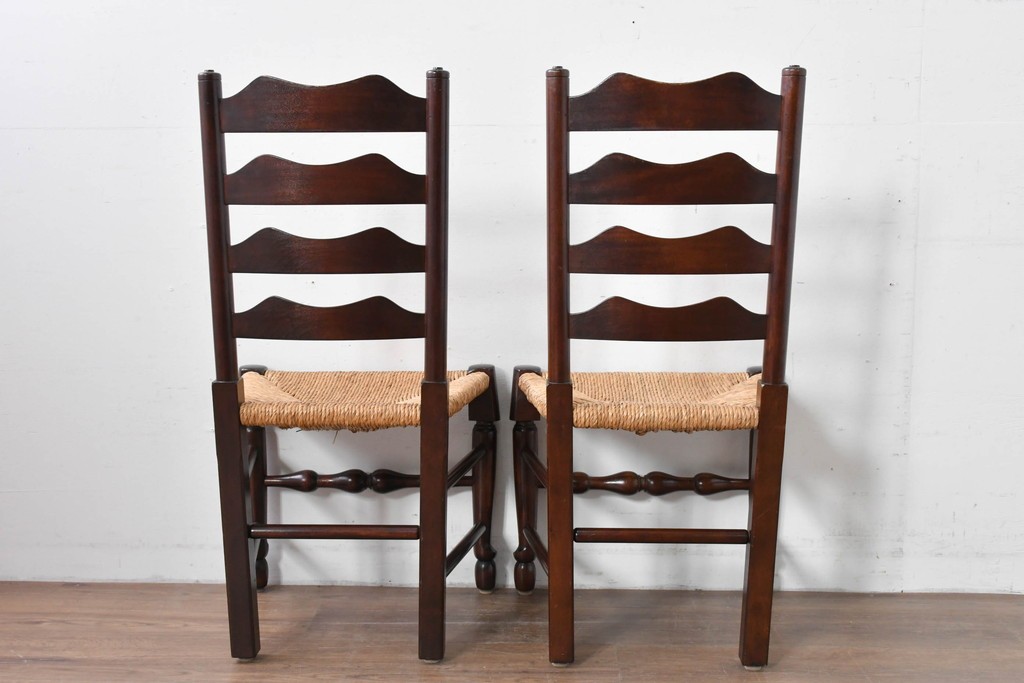 中古　松本民芸家具　ラッシ座面　波打つ背板が特徴の#22型ラダーバックチェア2脚セット　定価(2脚合計)約32万円　(R-085988)