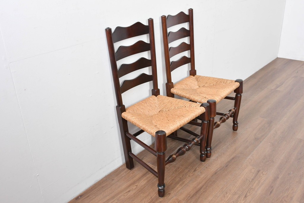 中古　松本民芸家具　ラッシ座面　波打つ背板が特徴の#22型ラダーバックチェア2脚セット　定価(2脚合計)約32万円　(R-085988)