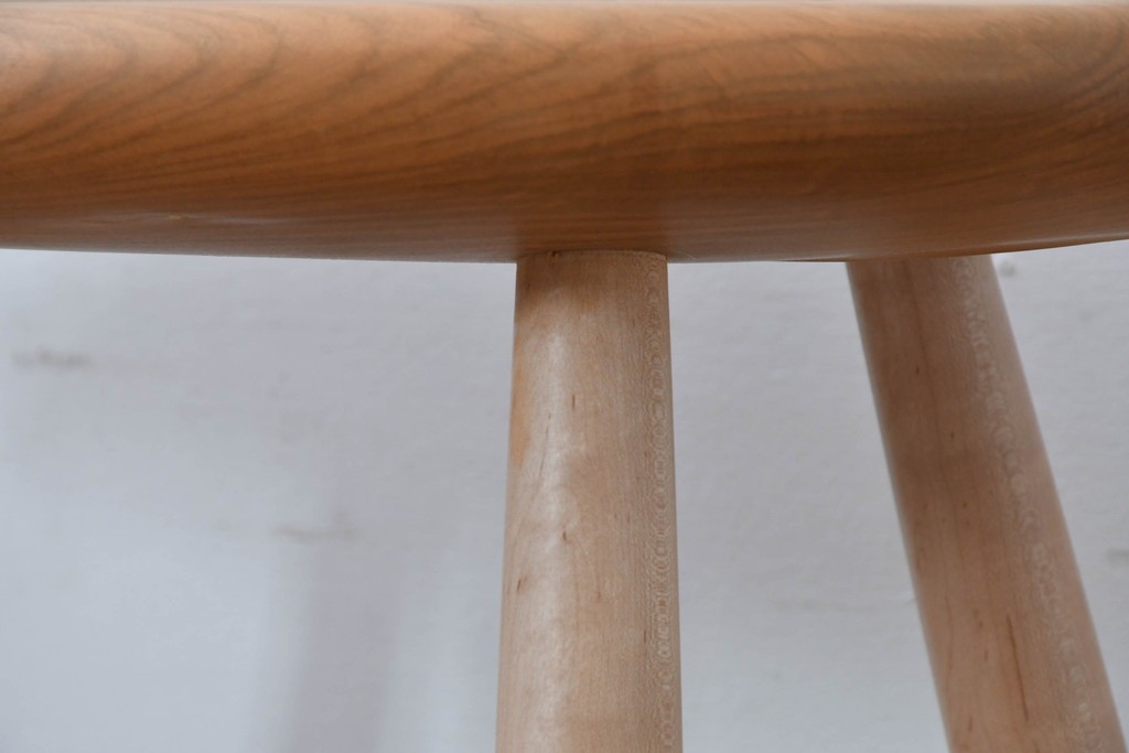 中古　木工房 大地　葉のような座面デザインのリーブベンチ　(R-085990)