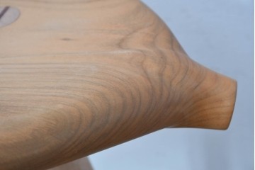 中古　木工房 大地　葉のような座面デザインのリーブベンチ　(R-085990)