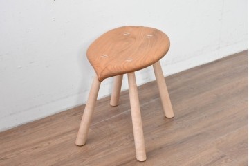 中古　木工房 大地　葉のような座面デザインのリーブベンチ　(R-085990)