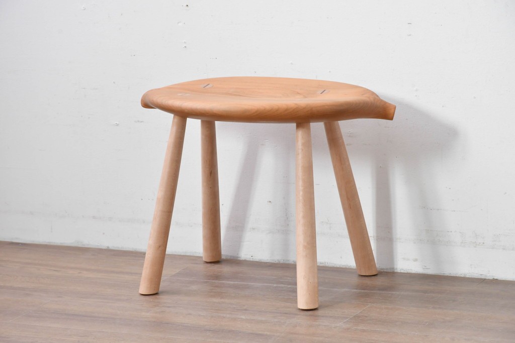 中古　木工房 大地　葉のような座面デザインのリーブベンチ　(R-085990)