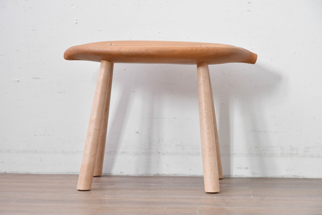 中古　木工房 大地　葉のような座面デザインのリーブベンチ　(R-085990)